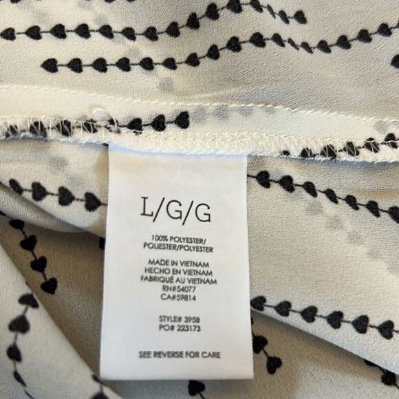 Cabi long sleeve white blouse with black heart line design Size L EUC - Picture 8 of 9